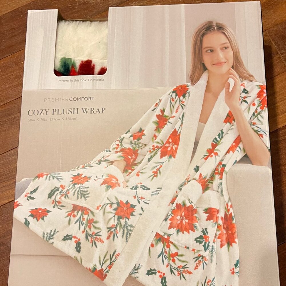 NIB NWT Poinsettia Pattern Premier Comfort Cozy Plush Wrap
